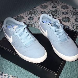 Nike women skate shoe size 7